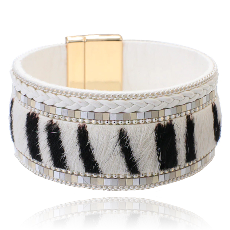 Witte brede dames armband met dierenprint